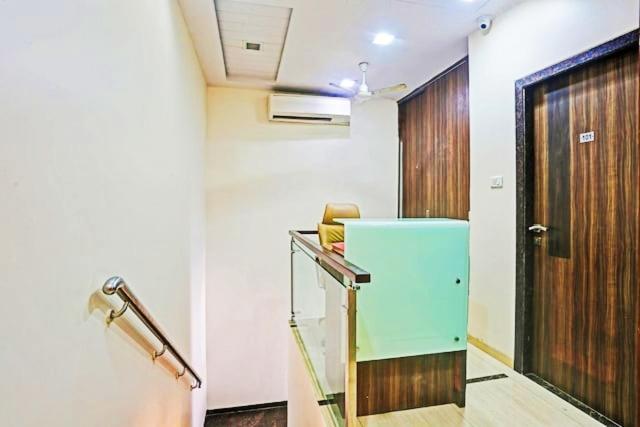 Hotel Amfahh - Andheri West Railway Station Mumbai Exterior foto