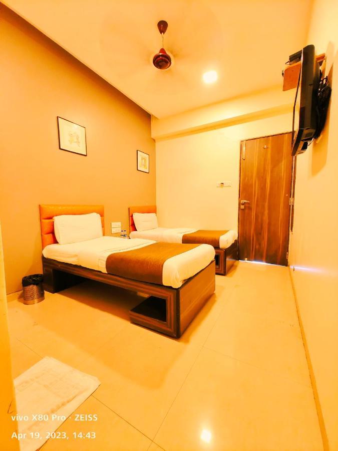 Hotel Amfahh - Andheri West Railway Station Mumbai Exterior foto